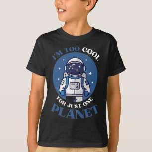 ひとつの惑星では物足りないほどクール Funny Astronaut Tシャツ