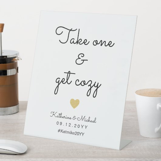 ひとつを取って居心地の良い冬の結婚式の好意のサインを得る 台座サイン (インサイチュ)