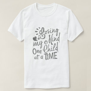 ひとりずつ子供を育てて私の精神を失う Tシャツ