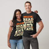 ひとりで読書しない、私には猫がいる Tシャツ (ユニセックス)