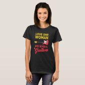 ひとりの女性と数本のギター ベースギター プレゼント Tシャツ (正面フル)