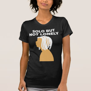 ひとり旅は孤独じゃない Solo Travel Tシャツ