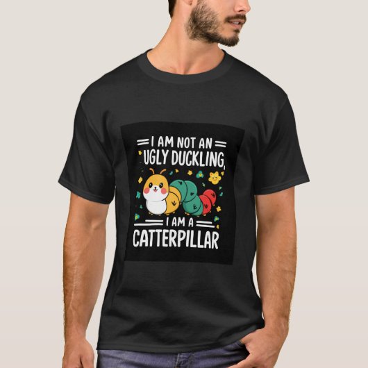 ひと言付きの可愛い毛虫 Tシャツ (正面)