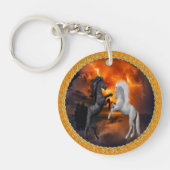 ひどい稲妻嵐で戦う馬 キーホルダー (正面)