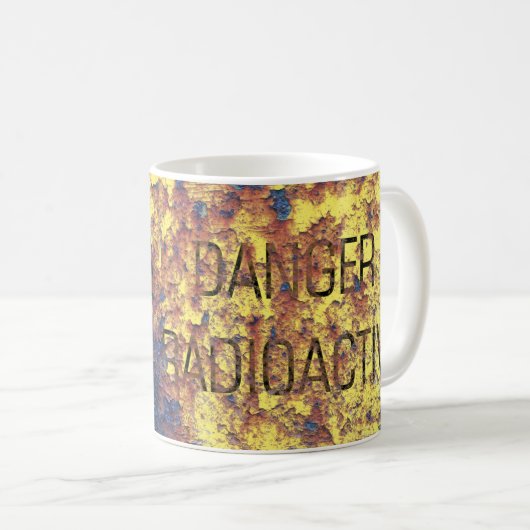 ひどく腐食し錆びついた核廃容器 コーヒーマグカップ (正面右)