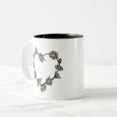 ひな菊の花輪のハート ツートーンマグカップ (正面左)