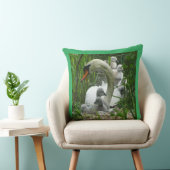 ひな鳥の装飾用クッションを持つ母白鳥 クッション (椅子)