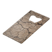 ひびの入った乾燥泥 クレジットカード栓抜き (裏面アングル)