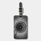 ひびの入った壁に音楽を話す人 ラゲッジタグ (正面縦)