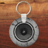 ひびの入った壁に音楽スピーカー キーホルダー (正面)