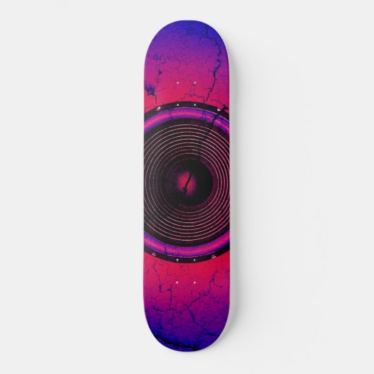 ひびの入った壁に音楽スピーカー スケートボード (正面)