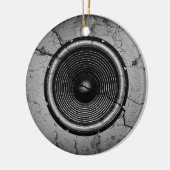 ひびの入った壁に音楽スピーカー セラミックオーナメント (左)
