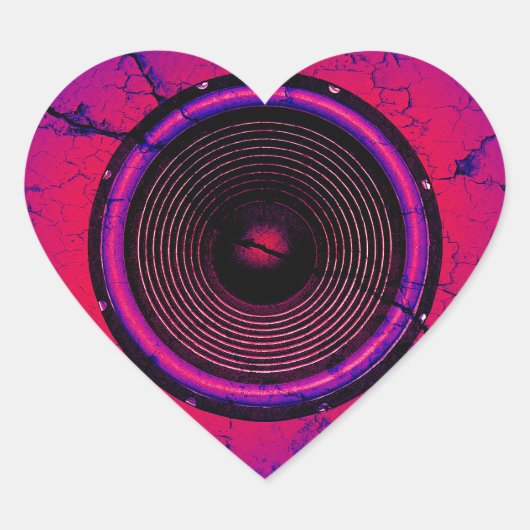 ひびの入った壁に音楽スピーカー ハートシール (正面)