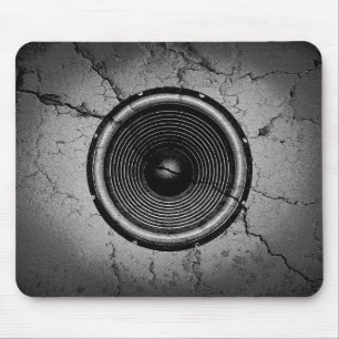 ひびの入った壁に音楽スピーカー マウスパッド