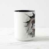 ひびの入った壁の中のEMU マグカップ (中央)