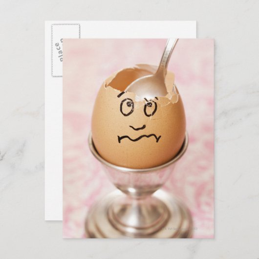 ひび割れた卵描に顔 ポストカード (正面/裏面)