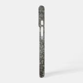 ひび割れた土のテクスチャ iPhone 16ケース (左側面)