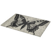 ひび割れた背景に黒と白の蝶 カッティングボード (角)