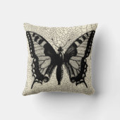 ひび割れた背景に黒と白の蝶 クッション (裏面)