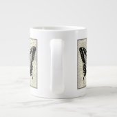 ひび割れた背景に黒と白の蝶 ジャンボコーヒーマグカップ (裏面)