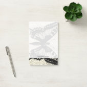 ひび割れた背景に黒と白の蝶 ポストイット (オフィス)