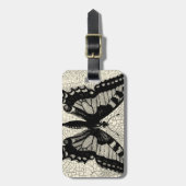 ひび割れた背景に黒と白の蝶 ラゲッジタグ (正面縦)