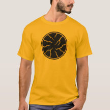ひび割れた表面のグラフィックTシャツ