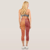 ひび割れた赤い革の似たパターンのカプリス カプリレギンス (裏面)