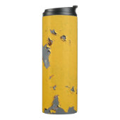 ひび割れた黄色の金属：汚れたテクスチャ。 タンブラー (回転左)