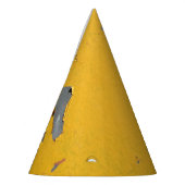 ひび割れた黄色の金属：汚れたテクスチャ。 パーティーハット (左)