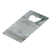 ひび割れて汚れた草 クレジットカード栓抜き (正面アングル)