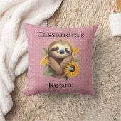 ひまわりと愛らしい若いナマケモノ クッション (ブランケット)