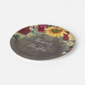 ひまわりと真っ赤なバラの素朴な秋のウェディング ペーパープレート (アングル)