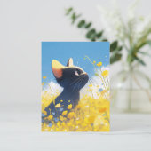 ひまわりのような黄色いキンポウゲの花畑の子猫 ポストカード (スタンド正面)