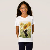 ひまわりの中の黒猫 - かわいい野の花の猫 Tシャツ (正面フル)