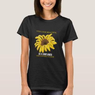 ひまわりの花が美しく見える Tシャツ