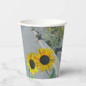 ひまわりの花が道を一緒に歩く。ウェディング 紙コップ (正面)