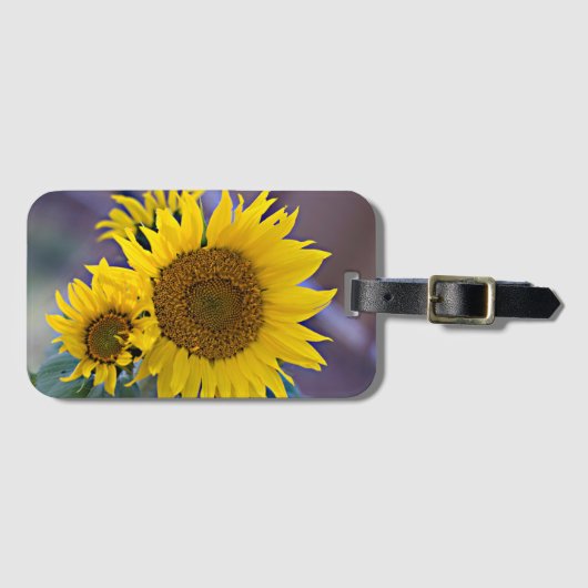 ひまわりの花が閉じた写真 ラゲッジタグ (正面横)