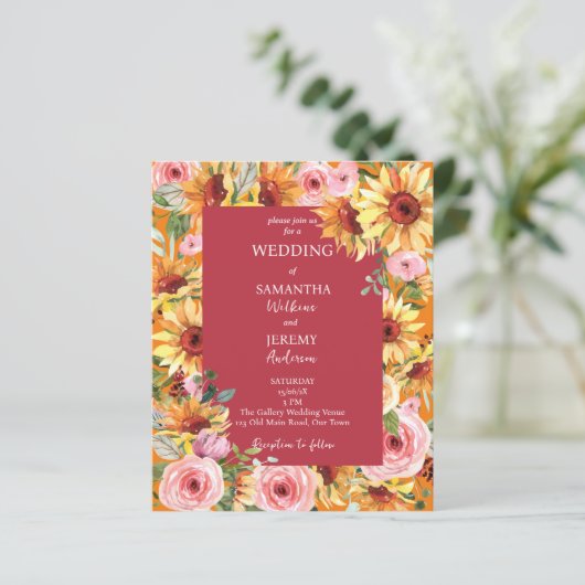 ひまわりの花とピンクのバラの予算の結婚式の招待 (スタンド正面)