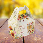 ひまわりの花とピンクの花をつけるパロミノの馬 フェイバーボックス