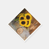 ひまわりの花と庭の散水缶納屋結婚の スタンダードカクテルナプキン (角)