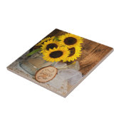 ひまわりの花と庭の散水缶納屋結婚の タイル (側面)