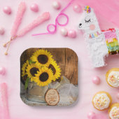 ひまわりの花と庭の散水缶納屋結婚の ペーパープレート (パーティー)