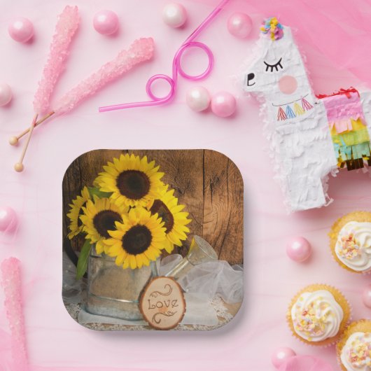 ひまわりの花と庭の散水缶納屋結婚の ペーパープレート (パーティー)