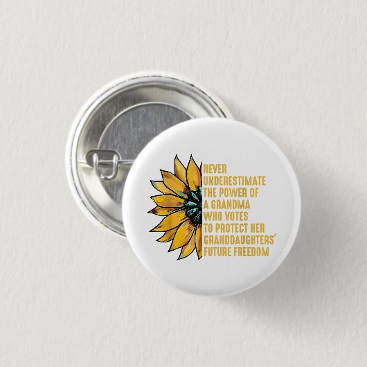 ひまわりの花はおばあちゃんの力を過小評価しない 缶バッジ (正面&裏面)