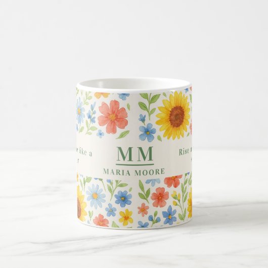 ひまわりの花模様やる気を起こさせる引用文モノグラム コーヒーマグカップ (中央)