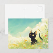ひまわりの野花の夏の草原にいる黒猫 ポストカード (正面/裏面)
