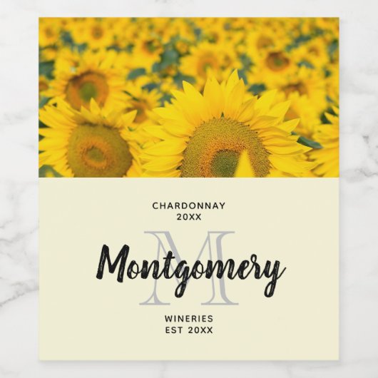 ひまわりの黄色い畑でワイン作りを写真 ワインラベル (シングルラベル)
