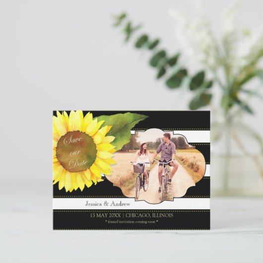 ひまわりストライプと結婚の写真日付を保存 案内ポストカード (スタンド正面)