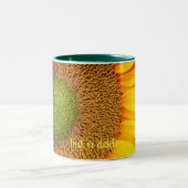 ひまわりセンタークローズアップパーソナライズされた ツートーンマグカップ (中央)